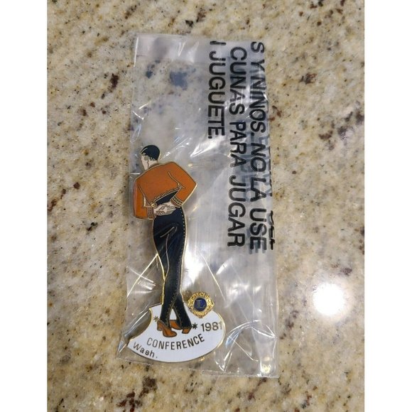 Vintage Lions Club Pin 1981 Washington Conference Spur. Matador? Spanish Dancer? - Picture 6 of 6